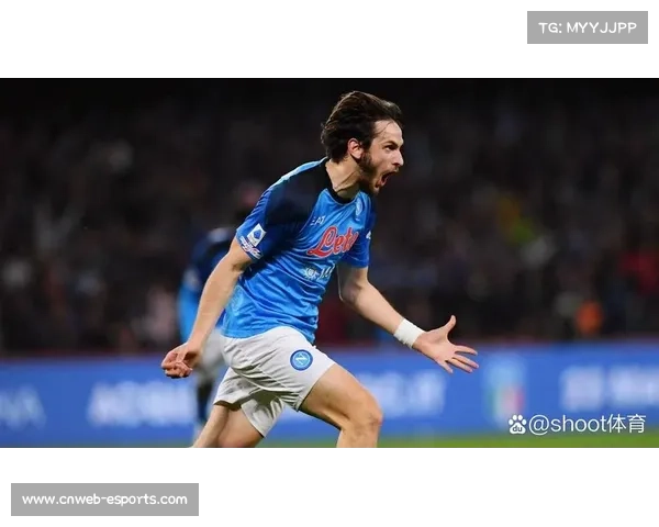 巴黎圣日耳曼前锋克瓦拉茨赫利亚恢复训练，出战欧冠关键战仍存疑问